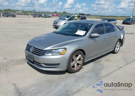 2012 Volkswagen Passat 2.5L Se z USA, uszkodzony, nr VIN 1VWBP7A3XCC056713